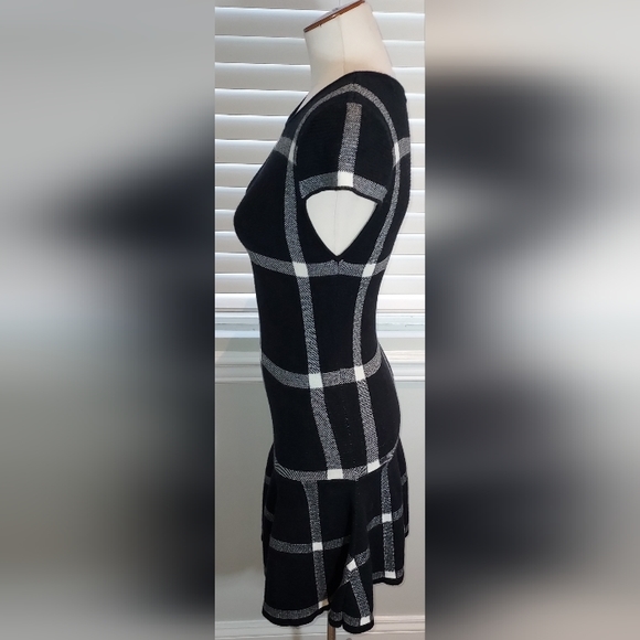 Alice + Olivia Black and White Plaid Flared Skirt Dress Pre-owned - Picture 3 of 8